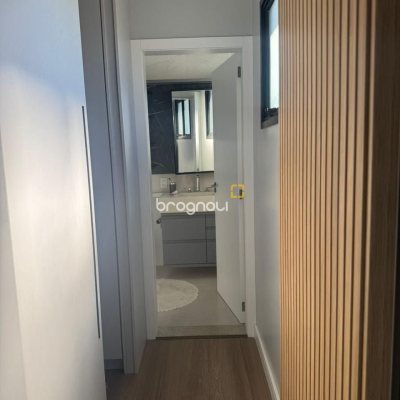 Casa de Condomínio com 183m², 3 quartos (sendo 1 suíte), 2 garagens, no bairro Sertão do Maruim em São José