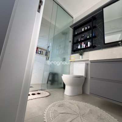 Casa de Condomínio com 183m², 3 quartos (sendo 1 suíte), 2 garagens, no bairro Sertão do Maruim em São José