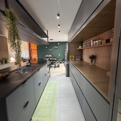 Casa de Condomínio com 183m², 3 quartos (sendo 1 suíte), 2 garagens, no bairro Sertão do Maruim em São José
