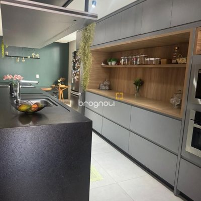 Casa de Condomínio com 183m², 3 quartos (sendo 1 suíte), 2 garagens, no bairro Sertão do Maruim em São José
