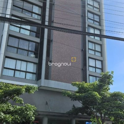 Apartamento com 126m², 3 quartos (sendo 3 suítes), 2 garagens, no bairro Estreito em Florianópolis