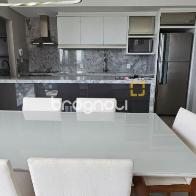 Apartamento com 126m², 3 quartos (sendo 3 suítes), 2 garagens, no bairro Estreito em Florianópolis