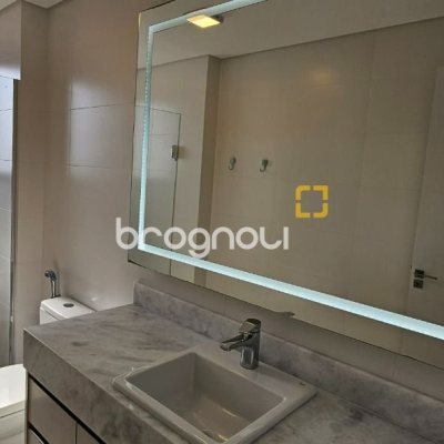 Apartamento com 126m², 3 quartos (sendo 3 suítes), 2 garagens, no bairro Estreito em Florianópolis