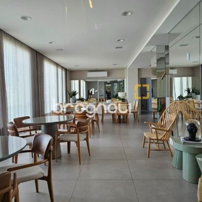 Apartamento com 126m², 3 quartos (sendo 3 suítes), 2 garagens, no bairro Estreito em Florianópolis