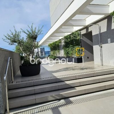 Apartamento com 126m², 3 quartos (sendo 3 suítes), 2 garagens, no bairro Estreito em Florianópolis
