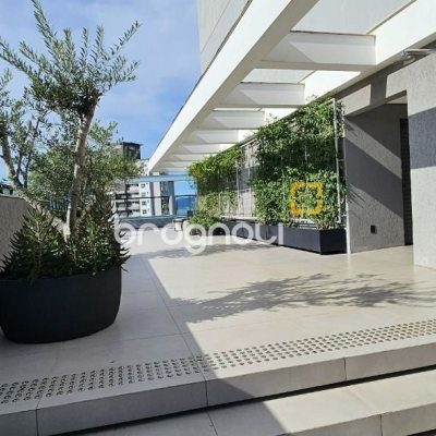 Apartamento com 126m², 3 quartos (sendo 3 suítes), 2 garagens, no bairro Estreito em Florianópolis