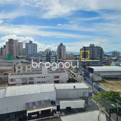 Apartamento com 126m², 3 quartos (sendo 3 suítes), 2 garagens, no bairro Estreito em Florianópolis