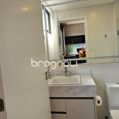 Apartamento com 126m², 3 quartos (sendo 3 suítes), 2 garagens, no bairro Estreito em Florianópolis
