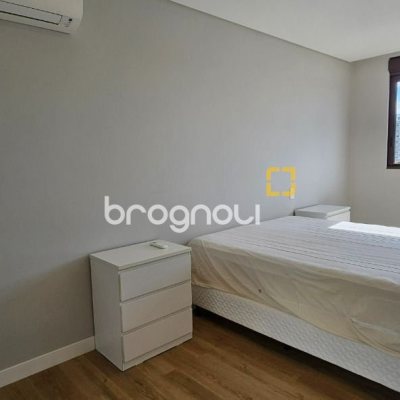 Apartamento com 126m², 3 quartos (sendo 3 suítes), 2 garagens, no bairro Estreito em Florianópolis