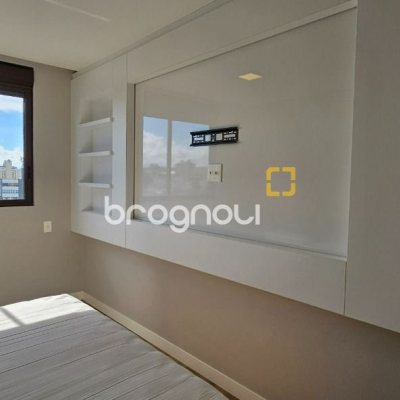 Apartamento com 126m², 3 quartos (sendo 3 suítes), 2 garagens, no bairro Estreito em Florianópolis