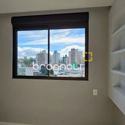 Apartamento com 126m², 3 quartos (sendo 3 suítes), 2 garagens, no bairro Estreito em Florianópolis