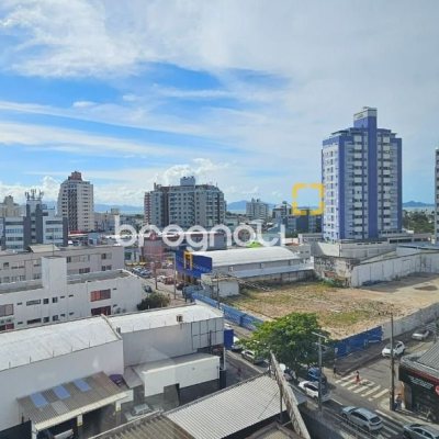 Apartamento com 126m², 3 quartos (sendo 3 suítes), 2 garagens, no bairro Estreito em Florianópolis