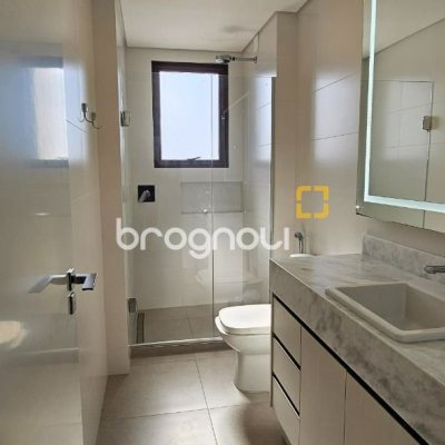 Apartamento com 126m², 3 quartos (sendo 3 suítes), 2 garagens, no bairro Estreito em Florianópolis