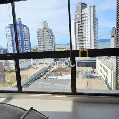 Apartamento com 126m², 3 quartos (sendo 3 suítes), 2 garagens, no bairro Estreito em Florianópolis