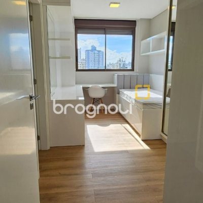 Apartamento com 126m², 3 quartos (sendo 3 suítes), 2 garagens, no bairro Estreito em Florianópolis