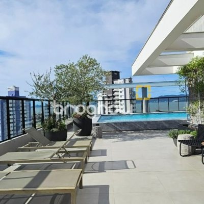 Apartamento com 126m², 3 quartos (sendo 3 suítes), 2 garagens, no bairro Estreito em Florianópolis