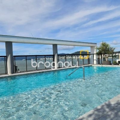 Apartamento com 126m², 3 quartos (sendo 3 suítes), 2 garagens, no bairro Estreito em Florianópolis