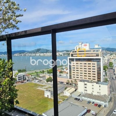 Apartamento com 126m², 3 quartos (sendo 3 suítes), 2 garagens, no bairro Estreito em Florianópolis