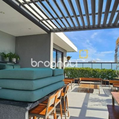 Apartamento com 126m², 3 quartos (sendo 3 suítes), 2 garagens, no bairro Estreito em Florianópolis