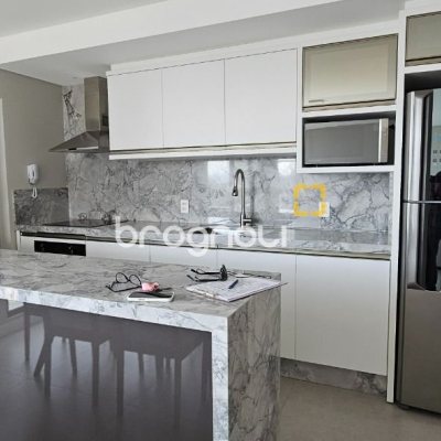 Apartamento com 126m², 3 quartos (sendo 3 suítes), 2 garagens, no bairro Estreito em Florianópolis