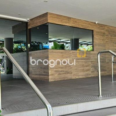 Apartamento com 126m², 3 quartos (sendo 3 suítes), 2 garagens, no bairro Estreito em Florianópolis