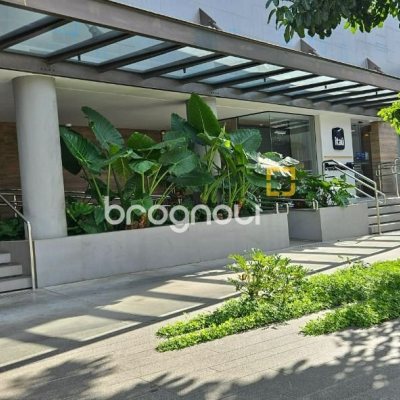 Apartamento com 126m², 3 quartos (sendo 3 suítes), 2 garagens, no bairro Estreito em Florianópolis