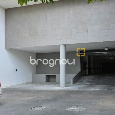 Apartamento com 126m², 3 quartos (sendo 3 suítes), 2 garagens, no bairro Estreito em Florianópolis