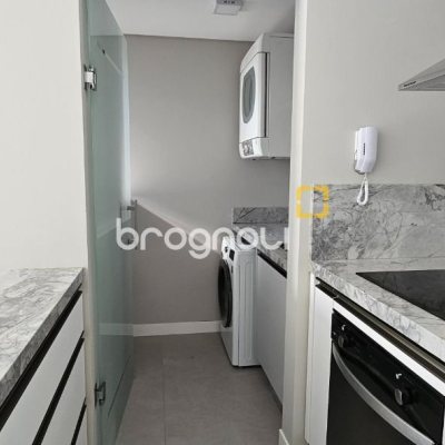 Apartamento com 126m², 3 quartos (sendo 3 suítes), 2 garagens, no bairro Estreito em Florianópolis