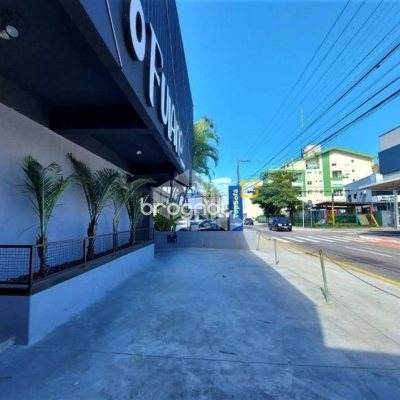 Galpão com 700m², no bairro Estreito em Florianópolis