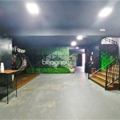 Galpão com 700m², no bairro Estreito em Florianópolis