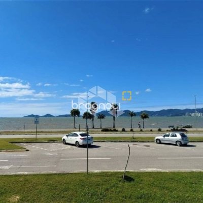 Galpão com 700m², no bairro Estreito em Florianópolis