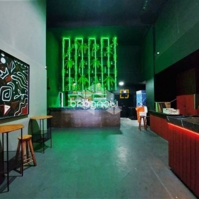 Galpão com 700m², no bairro Estreito em Florianópolis