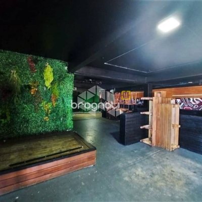 Galpão com 700m², no bairro Estreito em Florianópolis