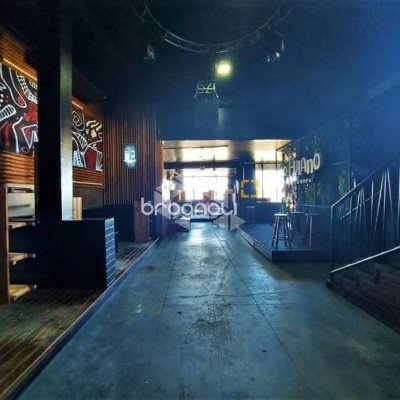 Galpão com 700m², no bairro Estreito em Florianópolis