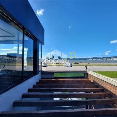 Galpão com 700m², no bairro Estreito em Florianópolis