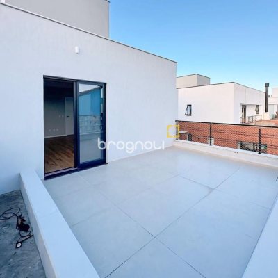 Casa de Condomínio com 239m², 3 quartos (sendo 1 suíte), 2 garagens, no bairro Campeche em Florianópolis