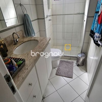 Apartamento com 70m², 2 quartos (sendo 1 suíte), 1 garagem, no bairro Campinas em São José