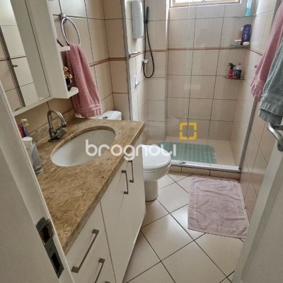 Apartamento com 70m², 2 quartos (sendo 1 suíte), 1 garagem, no bairro Campinas em São José