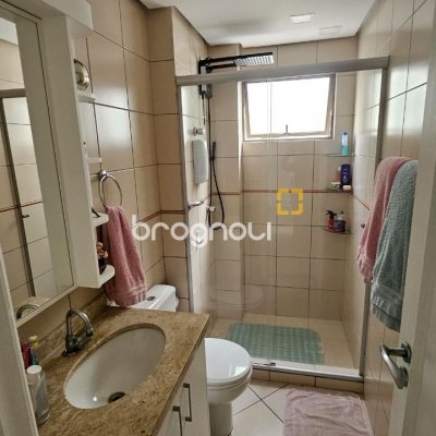 Apartamento com 70m², 2 quartos (sendo 1 suíte), 1 garagem, no bairro Campinas em São José