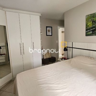 Apartamento com 70m², 2 quartos (sendo 1 suíte), 1 garagem, no bairro Campinas em São José