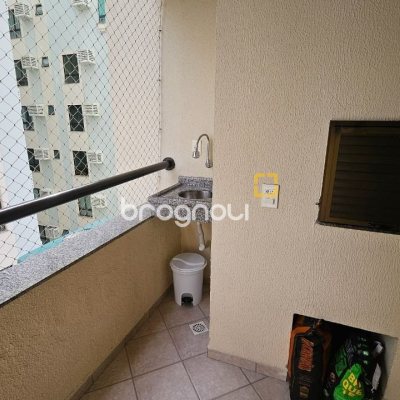 Apartamento com 70m², 2 quartos (sendo 1 suíte), 1 garagem, no bairro Campinas em São José