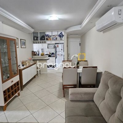 Apartamento com 70m², 2 quartos (sendo 1 suíte), 1 garagem, no bairro Campinas em São José