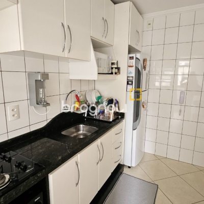 Apartamento com 70m², 2 quartos (sendo 1 suíte), 1 garagem, no bairro Campinas em São José