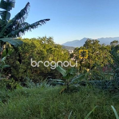 Terreno com 360m², no bairro Bela Vista em São José