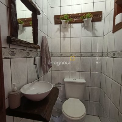 Casa com 90m², 3 quartos (sendo 1 suíte), 2 garagens, no bairro Universitário em Biguaçu