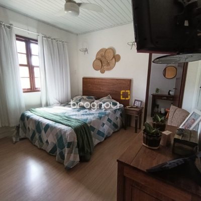 Casa com 90m², 3 quartos (sendo 1 suíte), 2 garagens, no bairro Universitário em Biguaçu