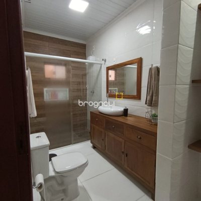 Casa com 90m², 3 quartos (sendo 1 suíte), 2 garagens, no bairro Universitário em Biguaçu
