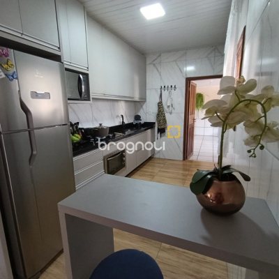 Casa com 90m², 3 quartos (sendo 1 suíte), 2 garagens, no bairro Universitário em Biguaçu