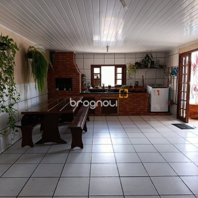 Casa com 90m², 3 quartos (sendo 1 suíte), 2 garagens, no bairro Universitário em Biguaçu