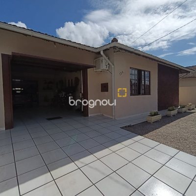 Casa com 90m², 3 quartos (sendo 1 suíte), 2 garagens, no bairro Universitário em Biguaçu